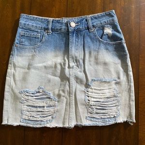 Forever21 Distressed Skirt US size 24
Good condition
Accepting reasonable offers